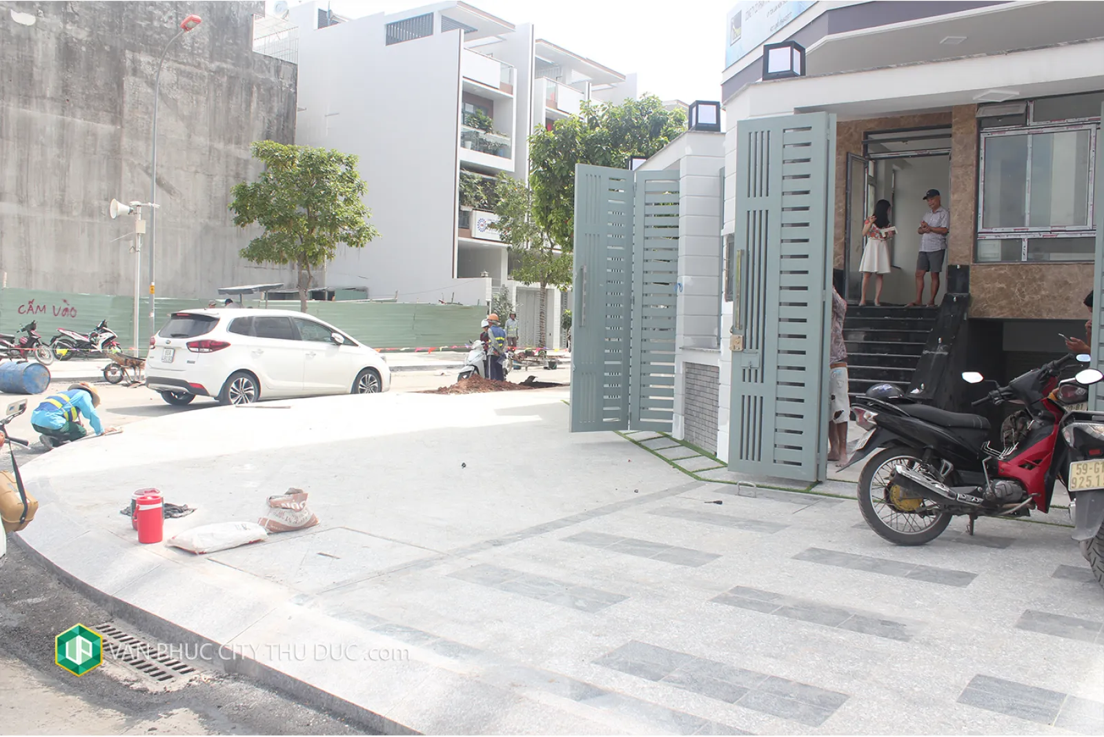 Cho thuê ngay nhà full nội thất Hầm + trệt + 2 lầu + sân thượng 7x22m 154m2 mặt đường 13m hướng Tây