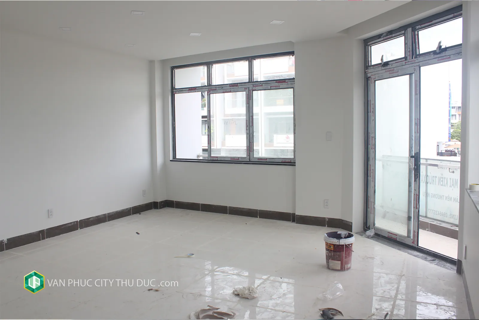 Cho thuê ngay nhà full nội thất Hầm + trệt + 2 lầu + sân thượng 7x22m 154m2 mặt đường 13m hướng Tây