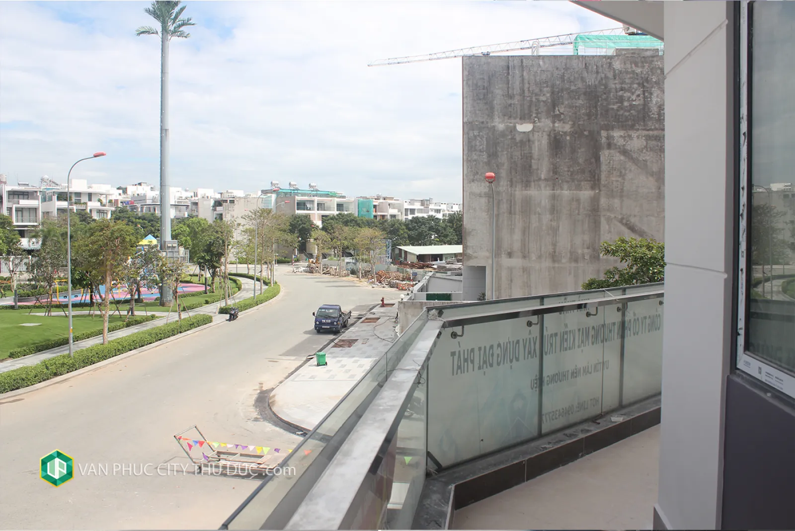 Cho thuê ngay nhà full nội thất Hầm + trệt + 2 lầu + sân thượng 7x22m 154m2 mặt đường 13m hướng Tây