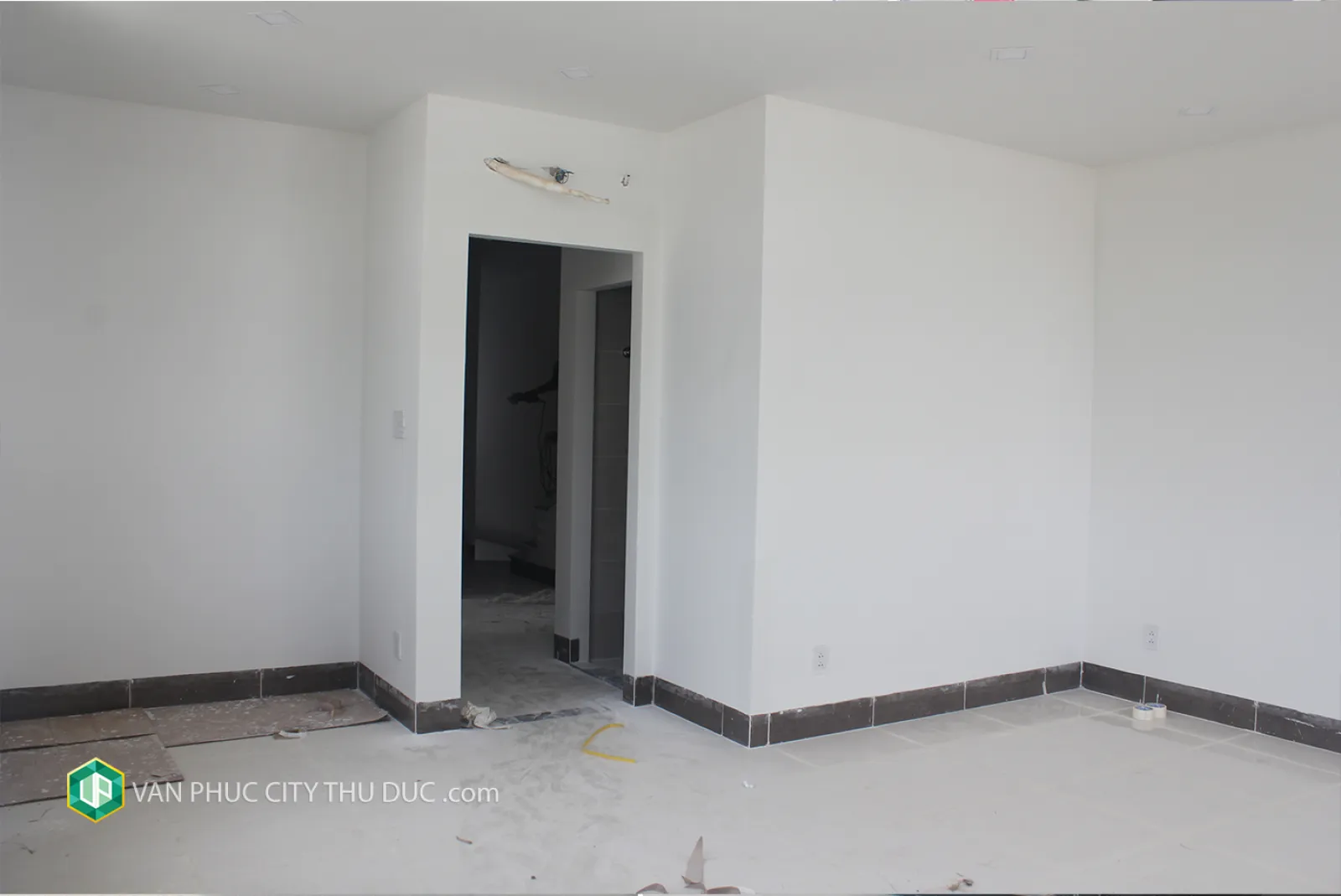 Cho thuê ngay nhà full nội thất Hầm + trệt + 2 lầu + sân thượng 7x22m 154m2 mặt đường 13m hướng Tây