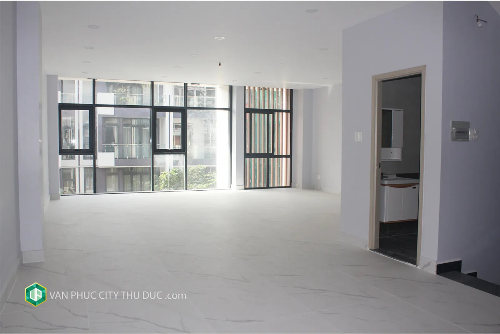 Cho thuê ngay nhà full nội thất hướng Tây 7x22m 154m2 mặt tiền đường 13m