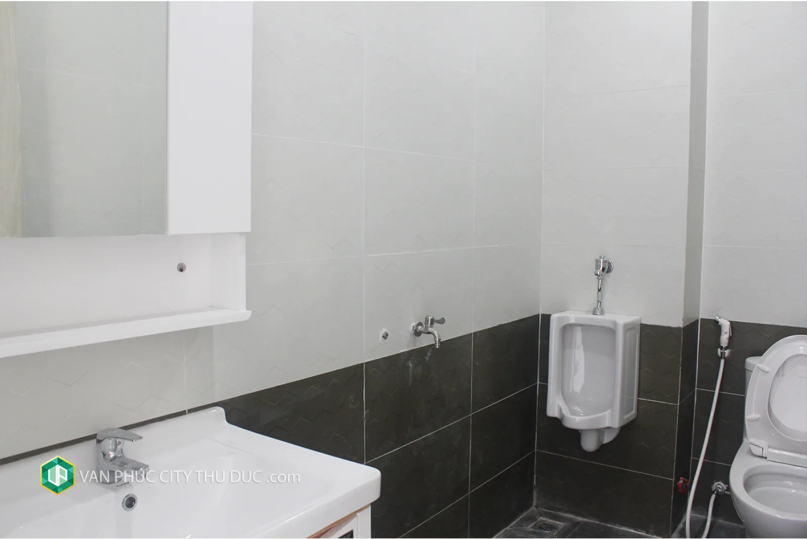 Cho thuê ngay nhà full nội thất hướng Tây 7x22m 154m2 mặt tiền đường 13m