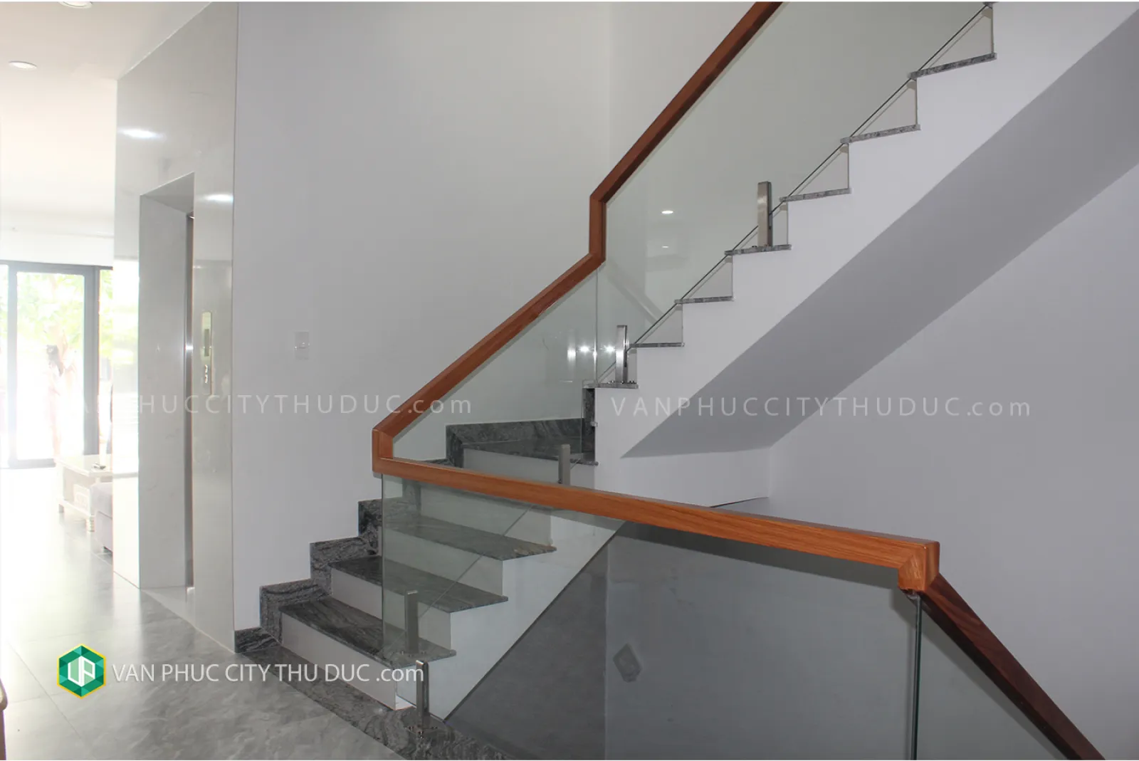 Cho thuê nhà làm văn phòng cạnh trường mẫu giáo Hugo hướng Nam 140m2 (7x20m) 35m