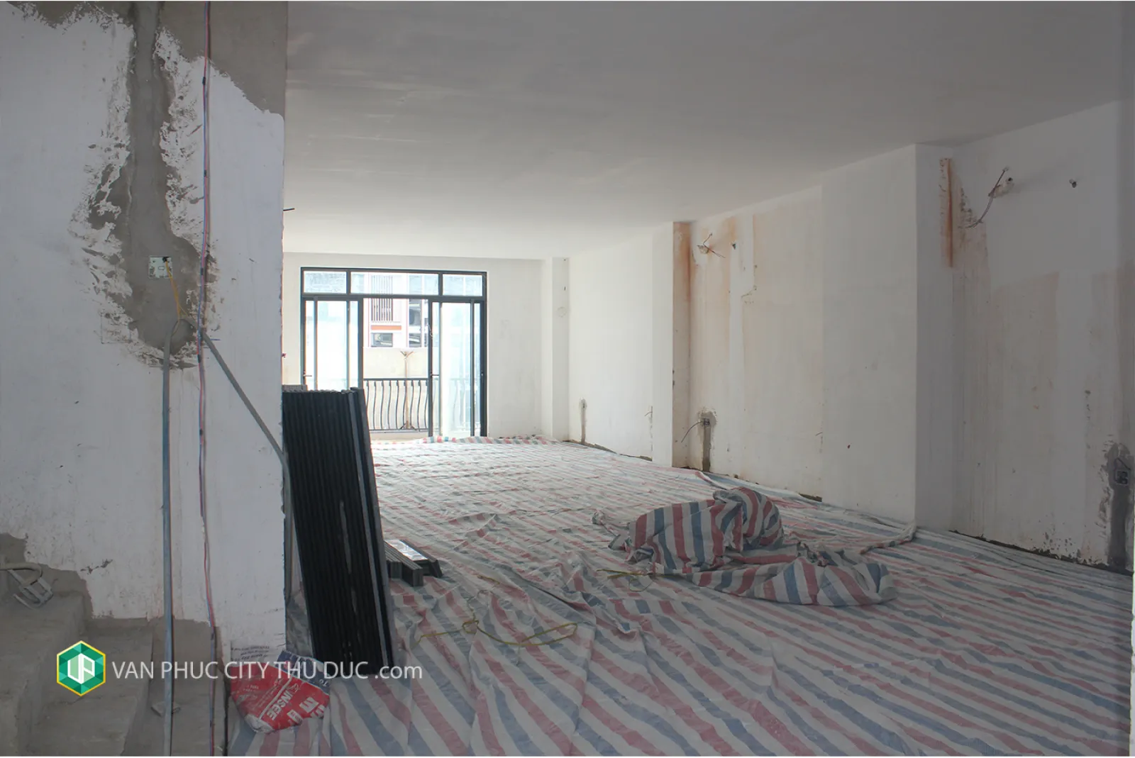 Dư chỗ cho thuê nhà thô 147m2 (7x21m) hướng Tây