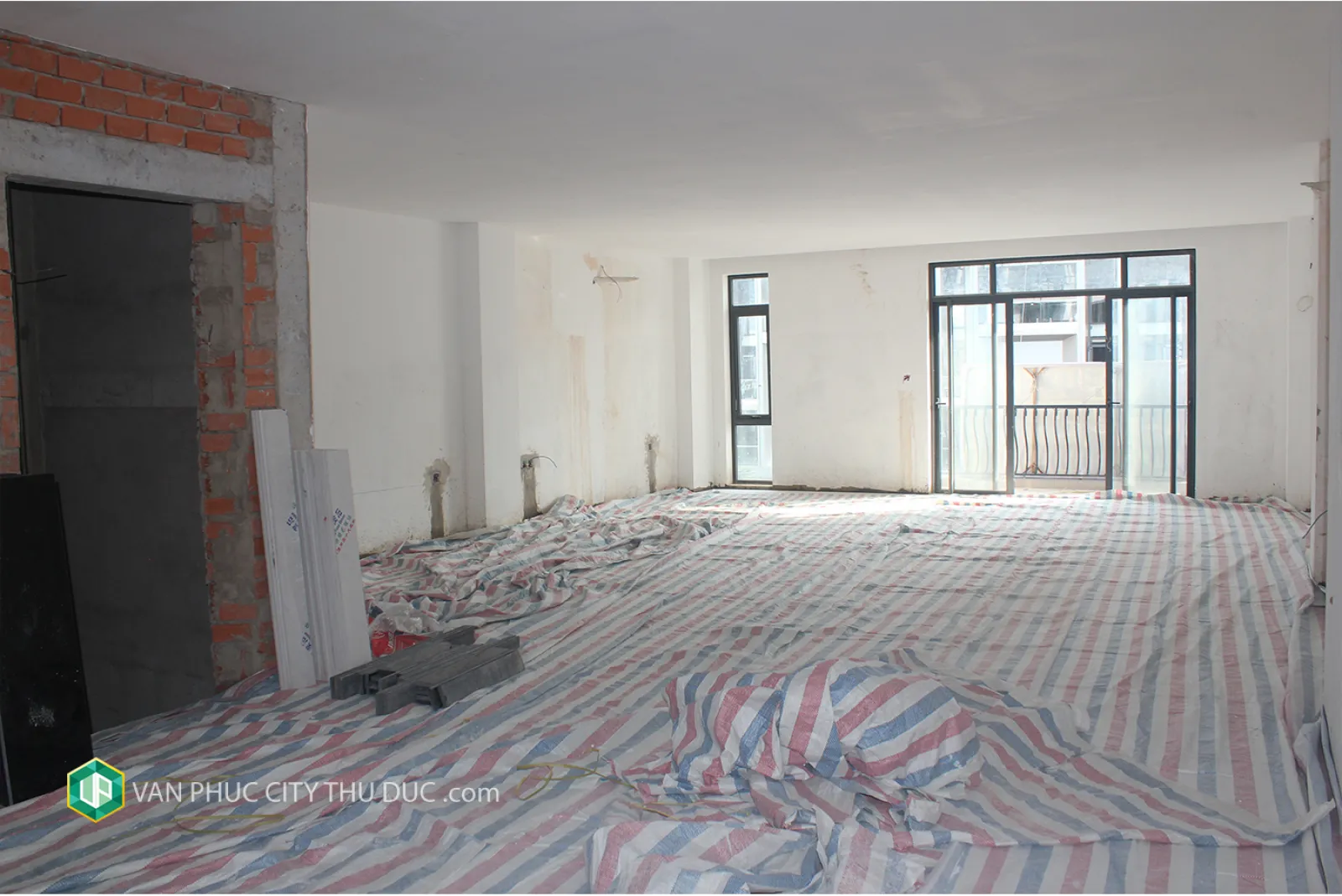 Dư chỗ cho thuê nhà thô 147m2 (7x21m) hướng Tây