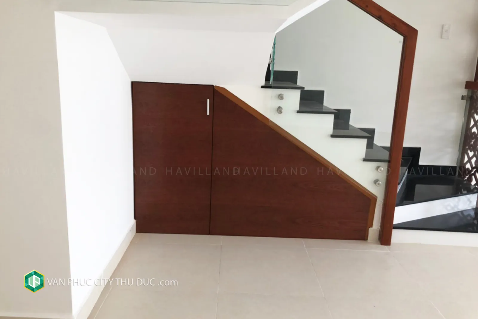 Dư chỗ cho thuê nhà thô 147m2 (7x21m) hướng Tây