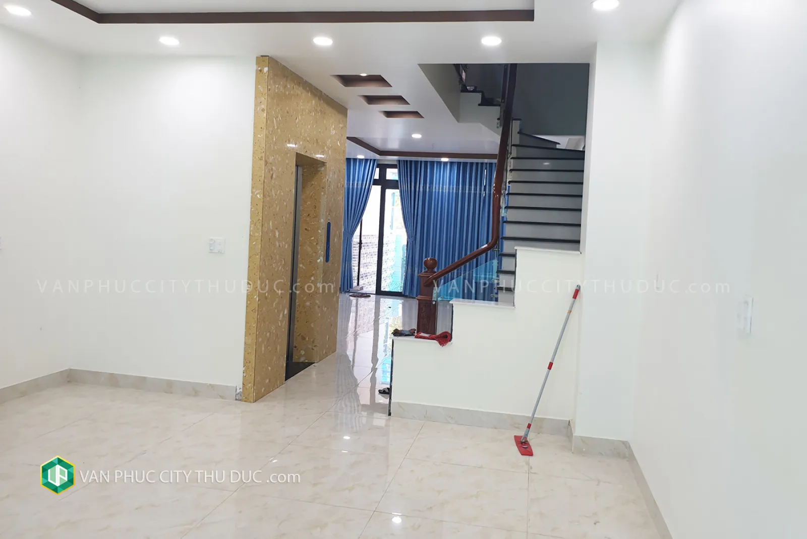 Dư chỗ cho thuê từng sàn riêng biệt hướng Nam