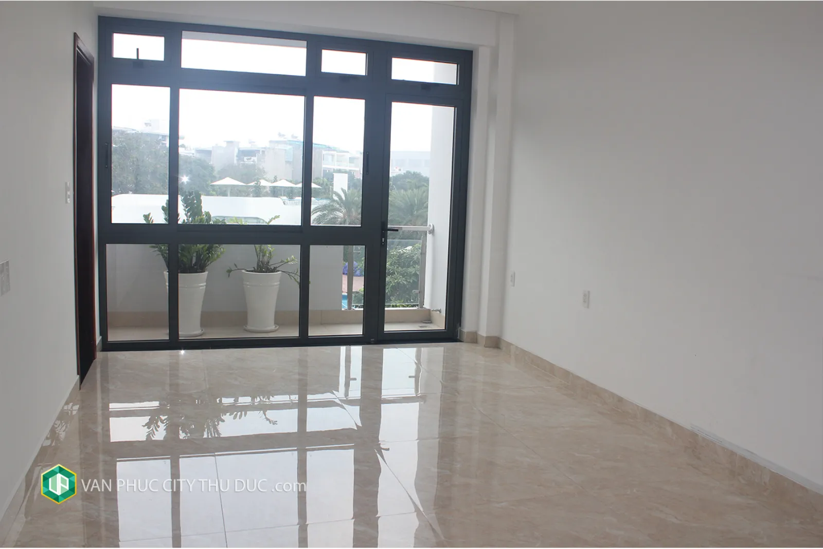 Dư chỗ cho thuê từng sàn riêng biệt hướng Nam 40 m2m2 () 13m