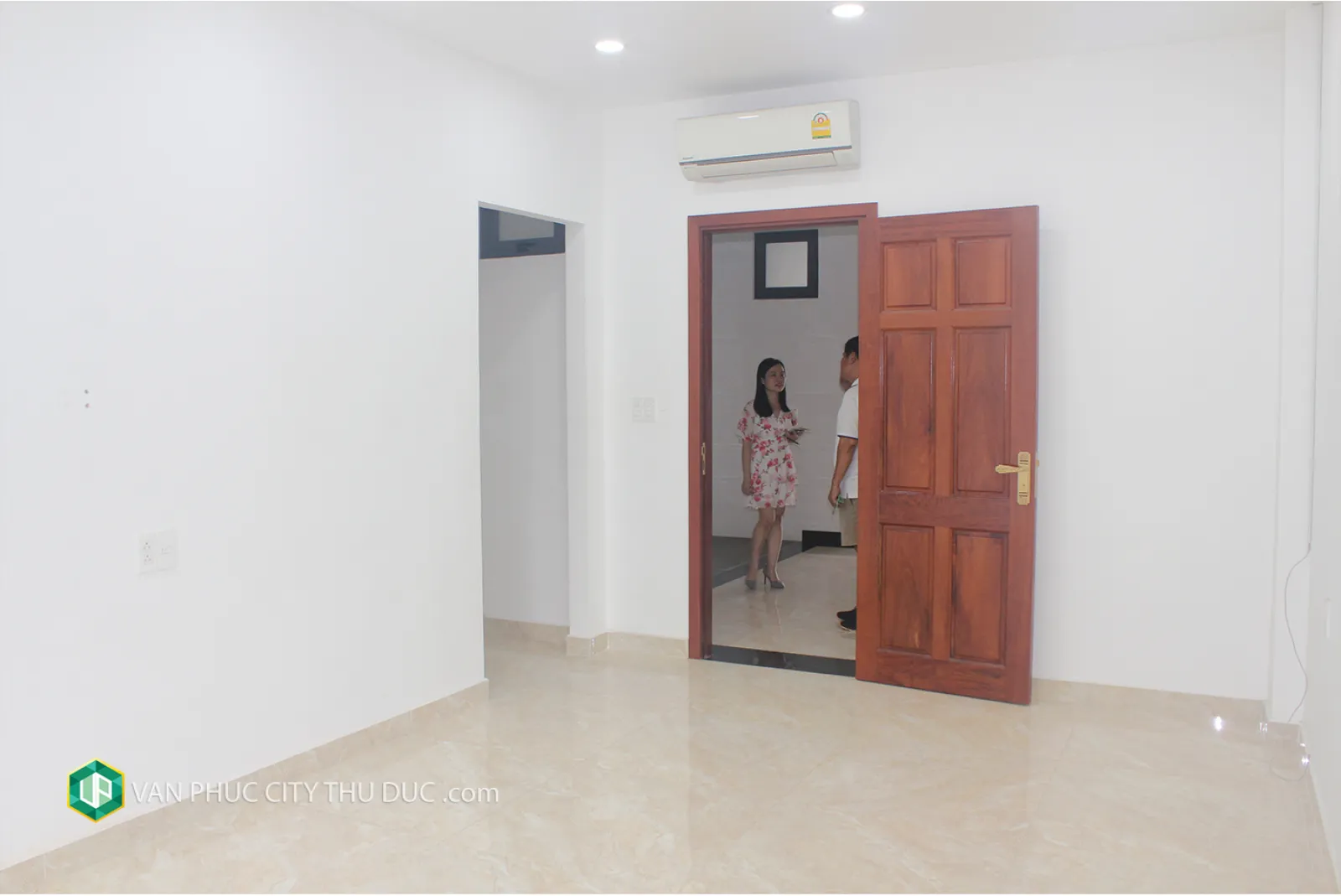 Dư chỗ cho thuê từng sàn riêng biệt hướng Nam 40 m2m2 () 13m