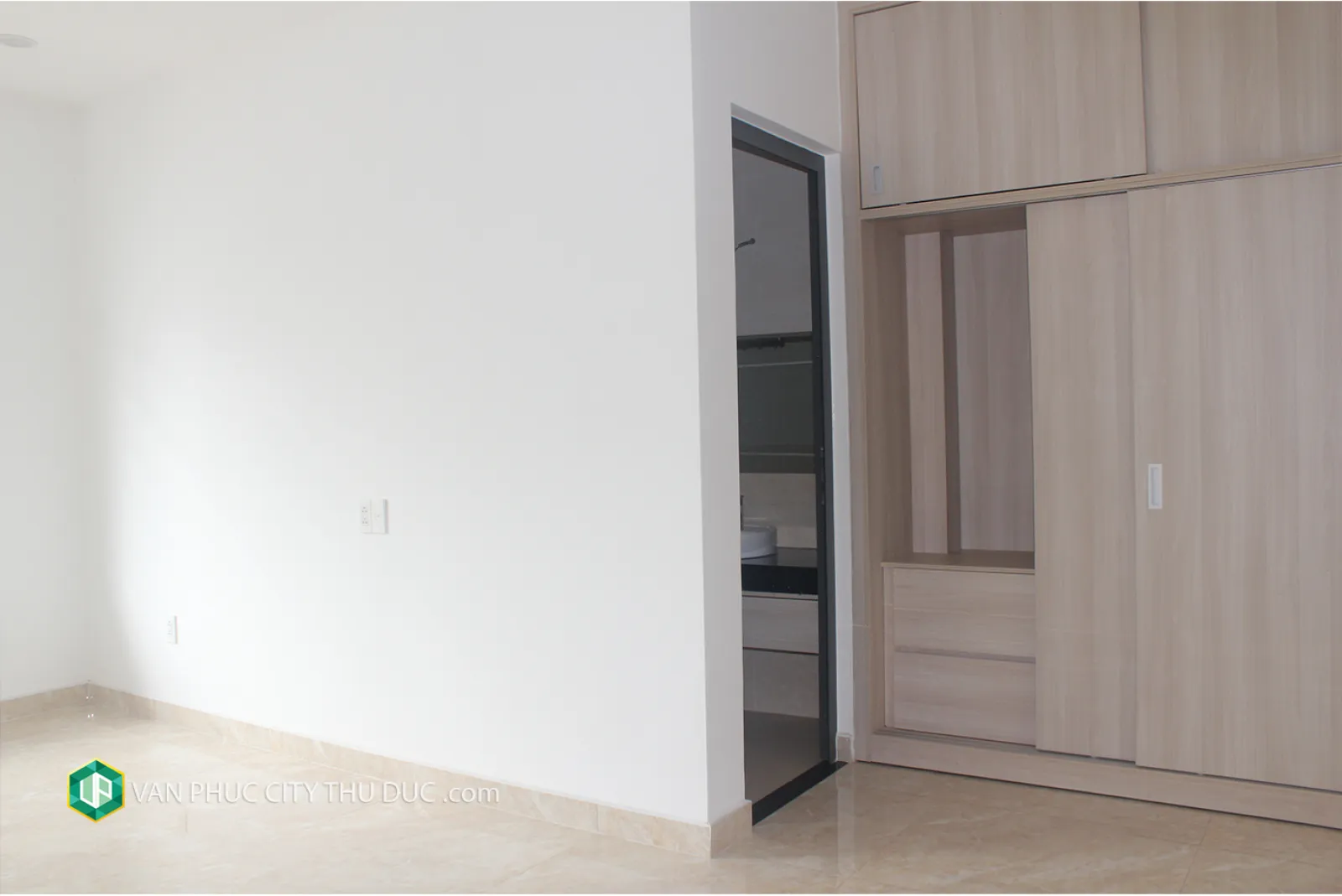 Dư chỗ cho thuê từng sàn riêng biệt hướng Nam 40 m2m2 () 13m