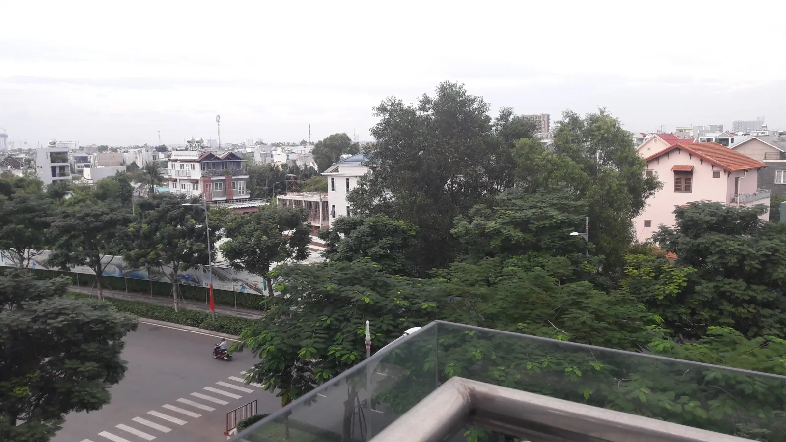 Dư chỗ cho thuê từng tầng riêng biệt Hầm + trệt + 2 lầu + sân thượng 7x19m đường lớn 13m hướng Tây Bắc