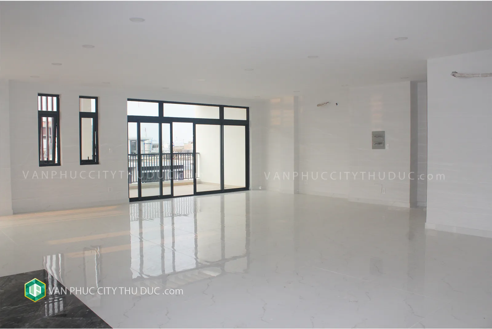 Khách cho thuê nhà phố Vạn Phúc 102m2 (6x17m) mặt đường 13m hướng Bắc