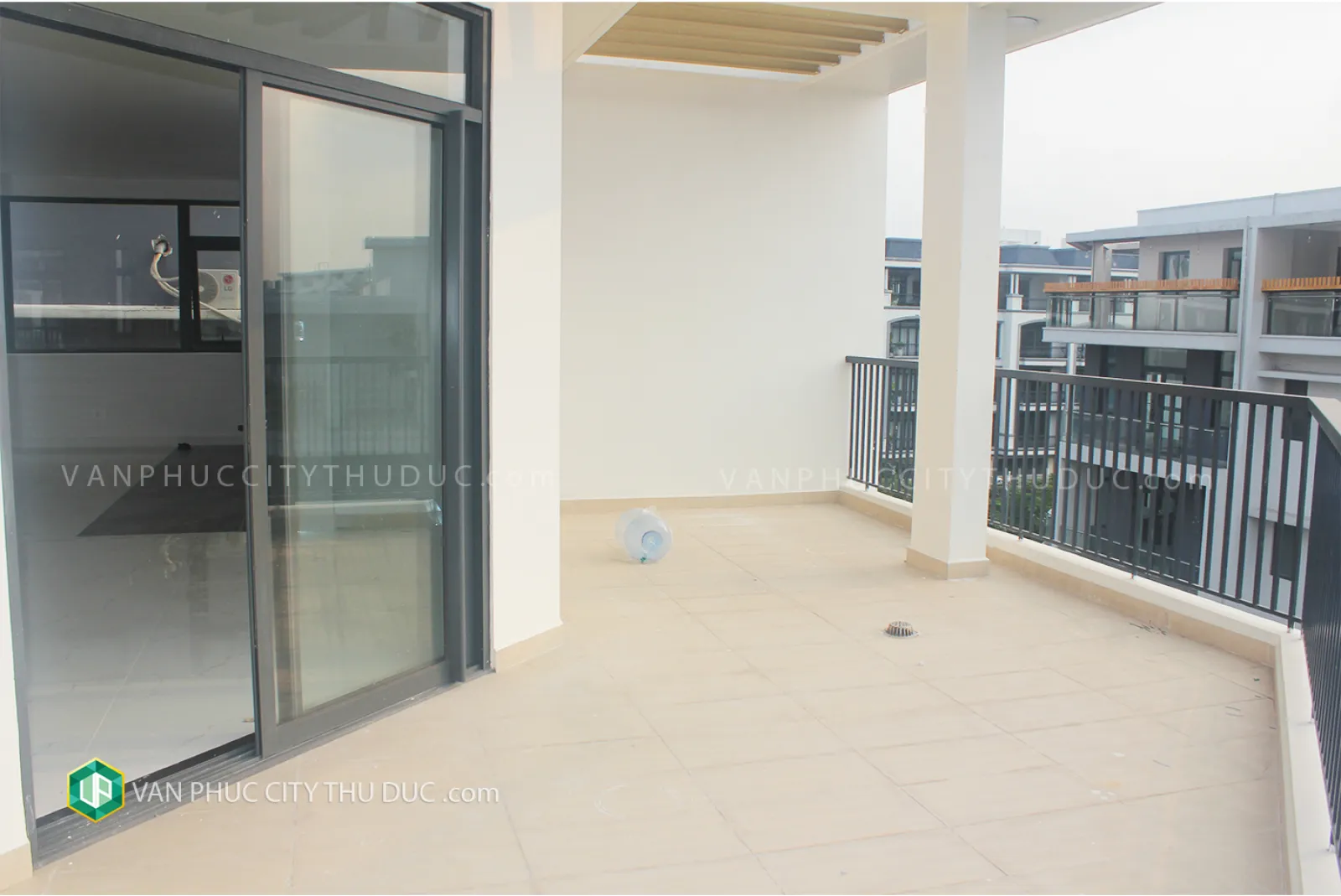 Khách cho thuê nhà phố Vạn Phúc 102m2 (6x17m) mặt đường 13m hướng Bắc