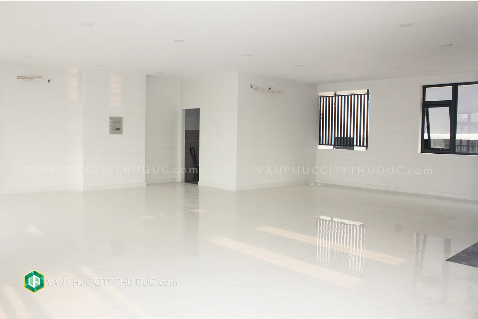 Khách cho thuê nhà phố Vạn Phúc 102m2 (6x17m) mặt đường 13m hướng Bắc