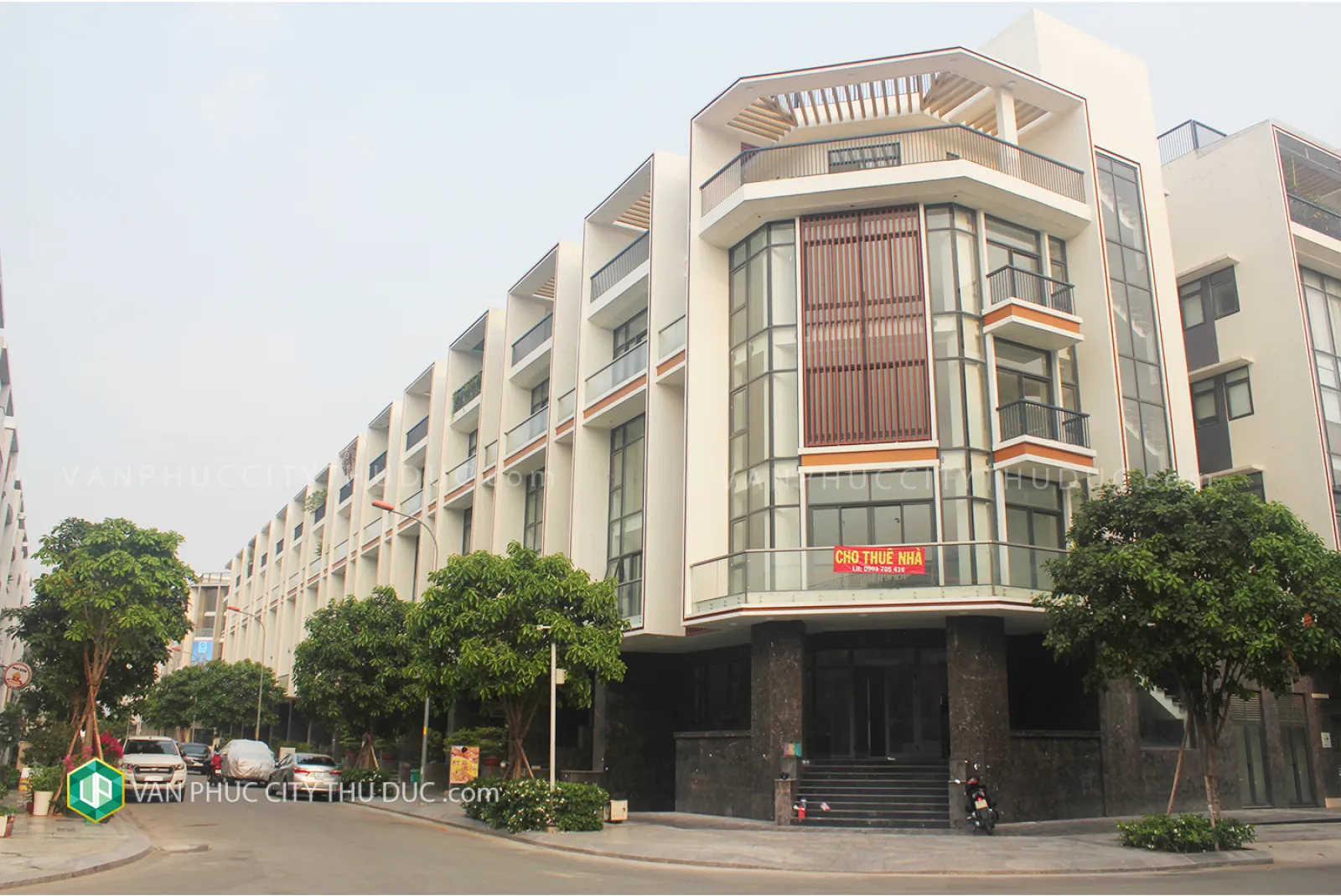 Khách cho thuê nhà phố Vạn Phúc 102m2 (6x17m) mặt đường 13m hướng Bắc