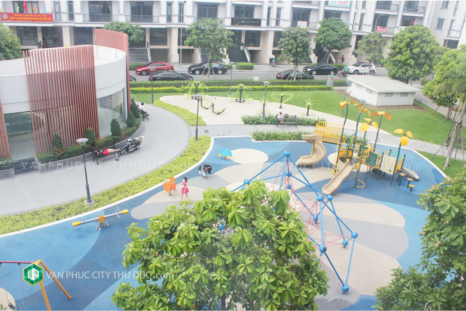 Khách cho thuê nhà phố Vạn Phúc Hầm + 4 lầu 6x17m đường rộng 13m hướng Bắc