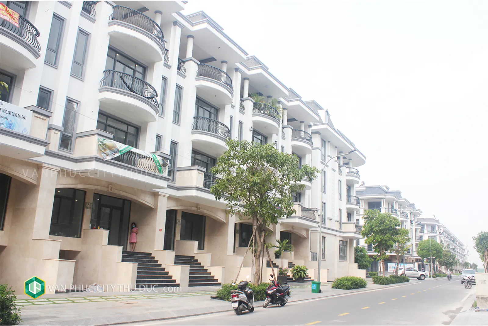 Khách cho thuê nhà phố Vạn Phúc Hầm + 4 lầu 6x17m đường rộng 13m hướng Bắc