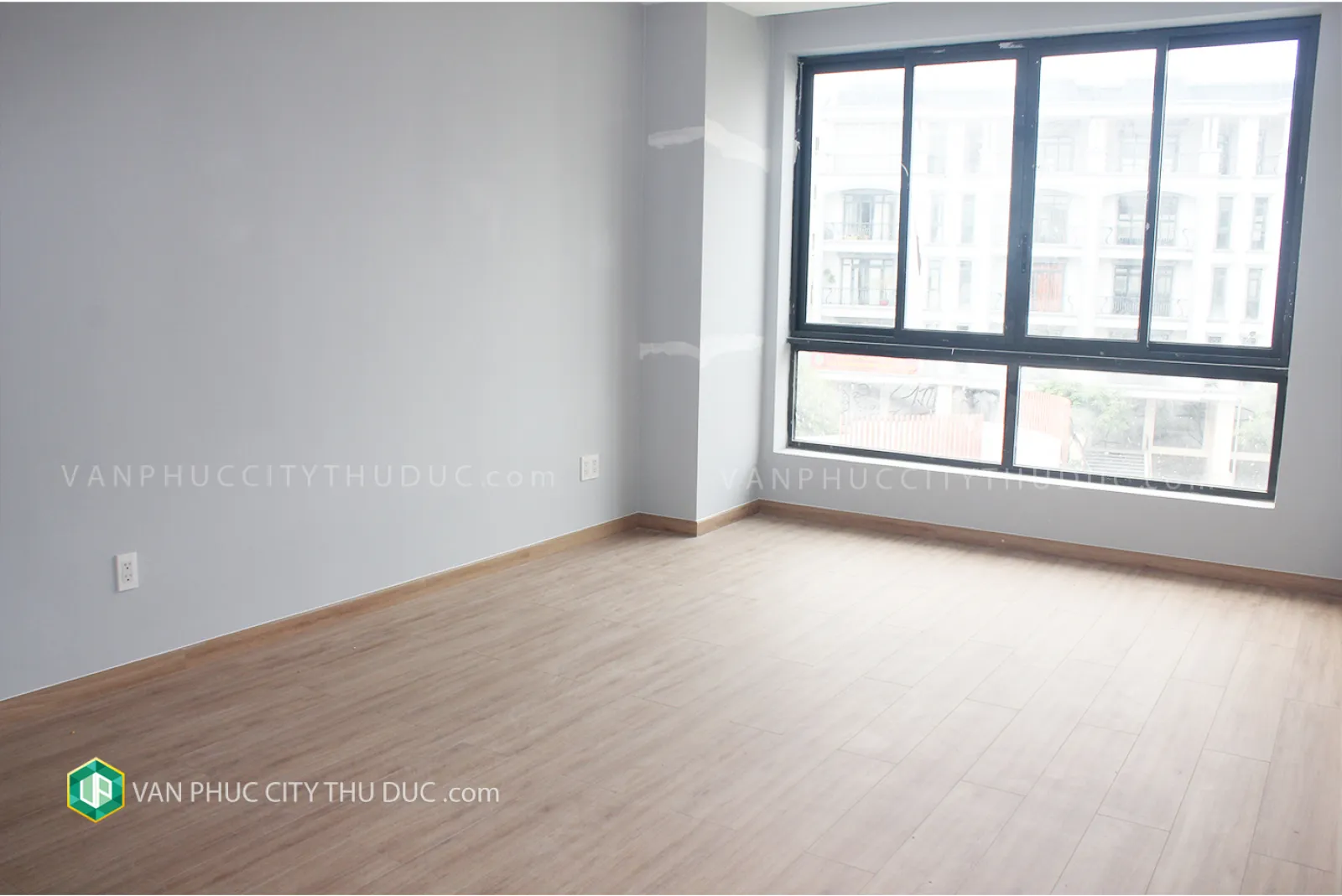 Khách cho thuê nhà phố Vạn Phúc Hầm + 4 lầu 6x17m đường rộng 13m hướng Bắc