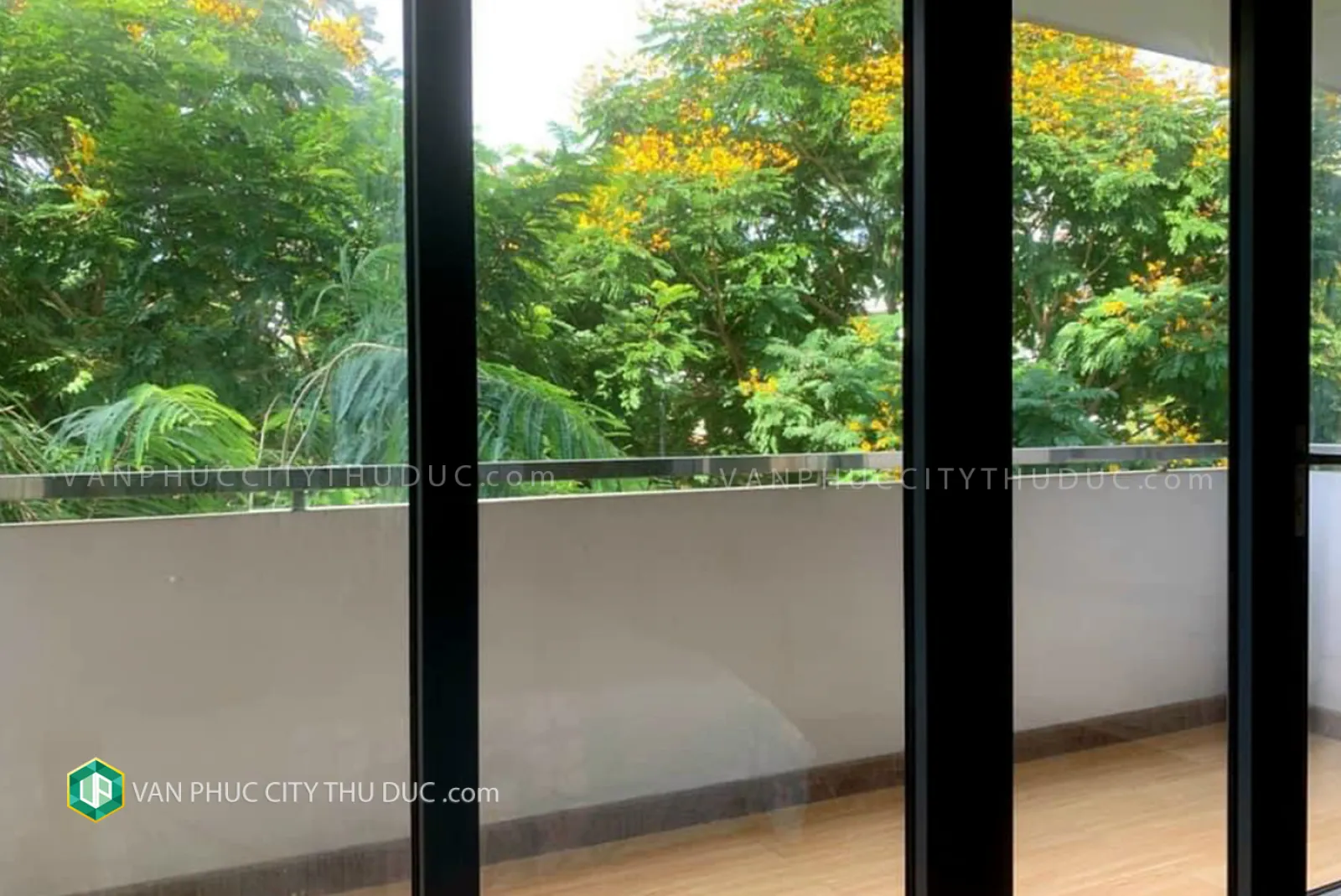 Khách cho thuê nhà phố Vạn Phúc ngay khu hồ bơi hướng Nam 120m2 (6x20m) đường lớn 25m